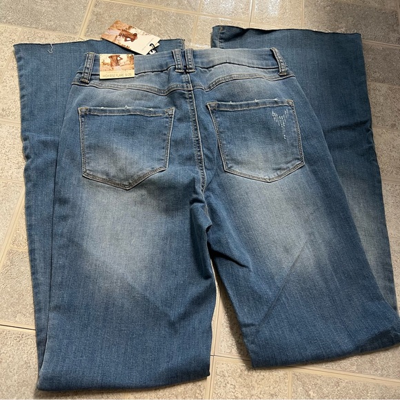 NWT Sincerely Jules High Rise Light Wash Flare Jeans - Picture 3 of 6